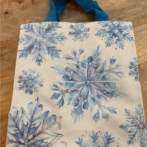 Snowflake Patterned Tote Bag